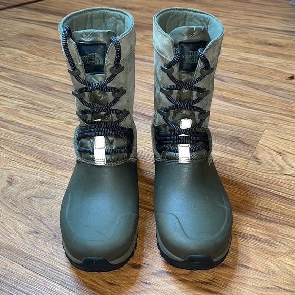The North Face Shoes | The North Face Yukiona Mid Boot Womens Winter Shoes Size 8 | Color: Green | Size: 8 | Jellytheshoppe's Closet